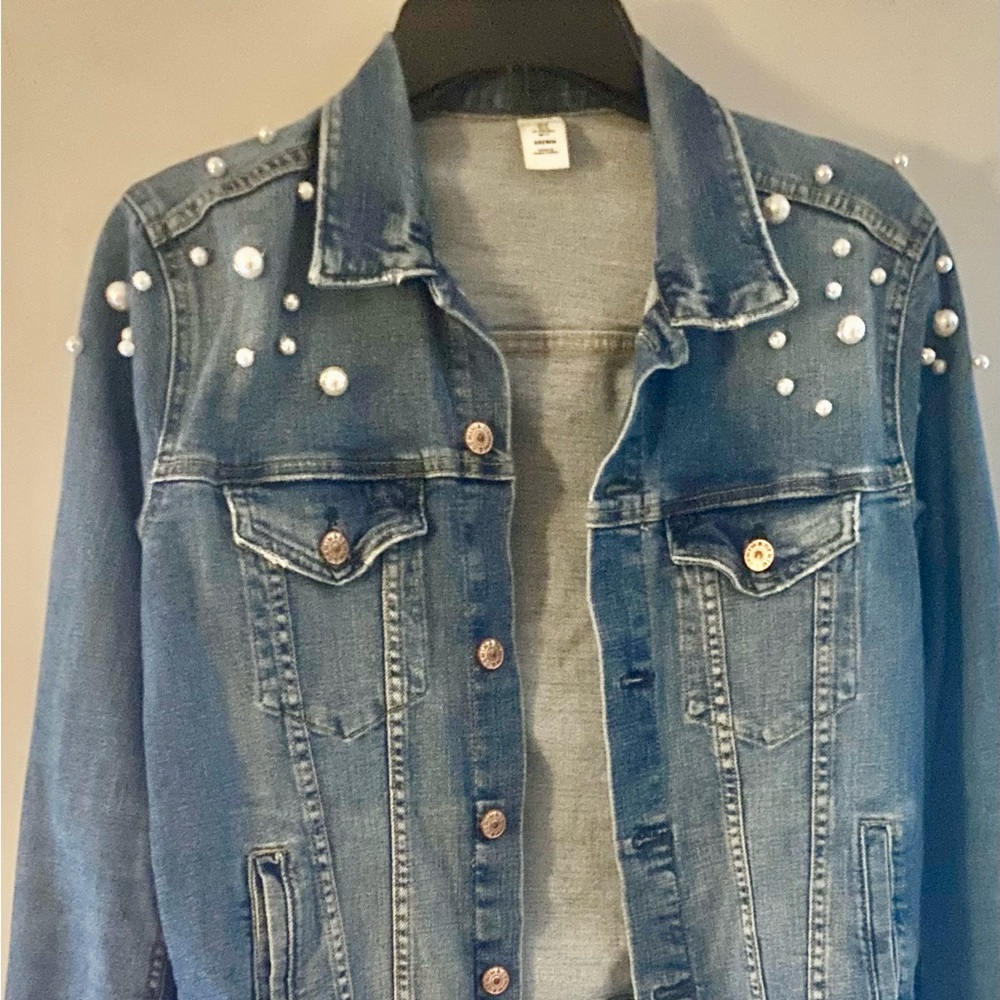 Denim jacket w/pearl decor